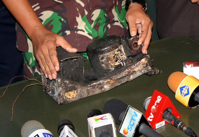 インドネシアで墜落の露スホイ旅客機、ブラックボックスを発見