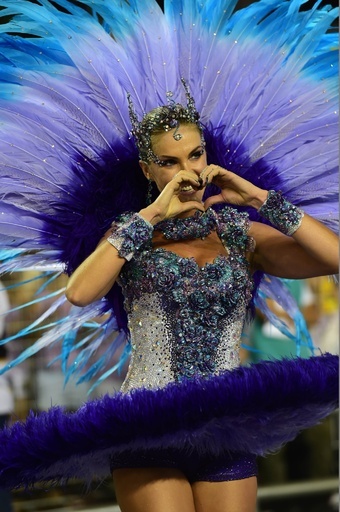 サンパウロのカーニバル、サンバチームがパレード