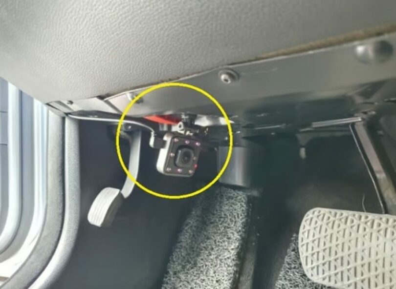 車に取り付けられたペダルブラックボックス＝ジーネットシステム提供(c)MONEYTODAY