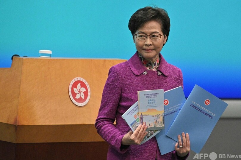 香港長官「自宅に現金の山」 米制裁で口座が使えない生活告白