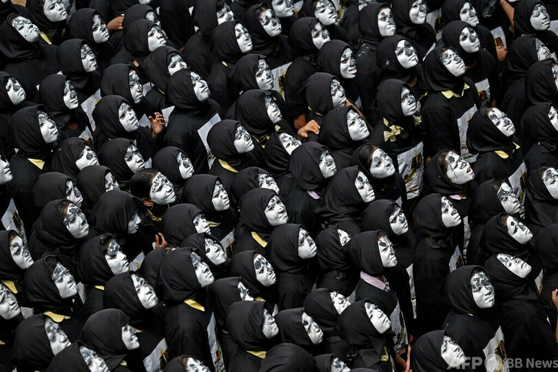 【今日の1枚】顔にペイントして応援、月まで届け インド