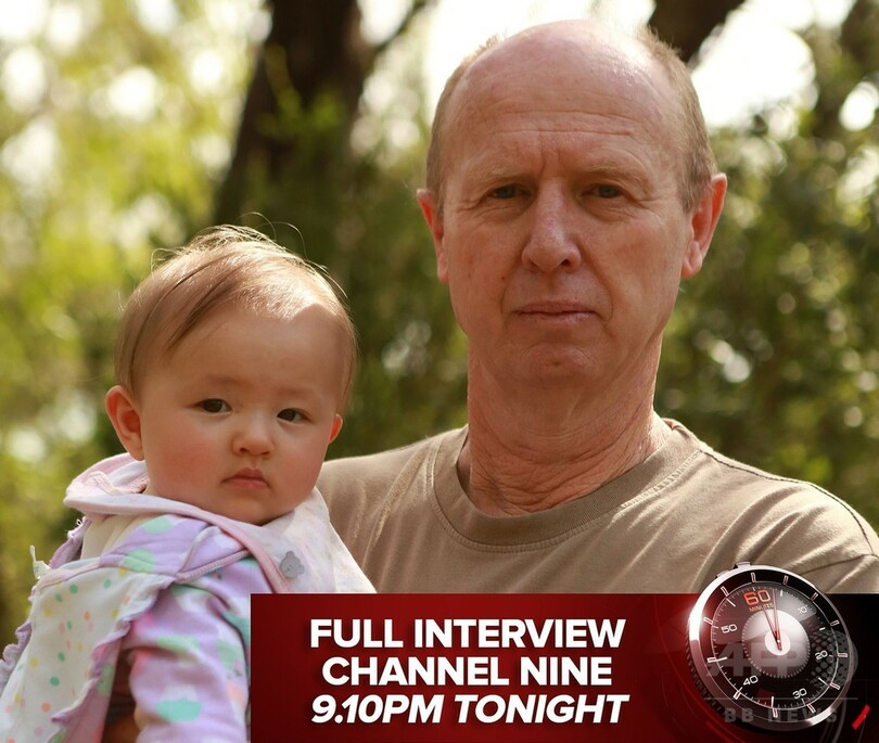 タイ代理出産の豪夫婦、テレビ局のインタビューで公の場に