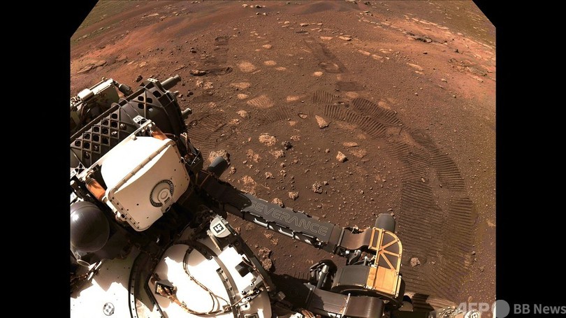 火星探査車「パーシビアランス」、初の移動試験に成功
