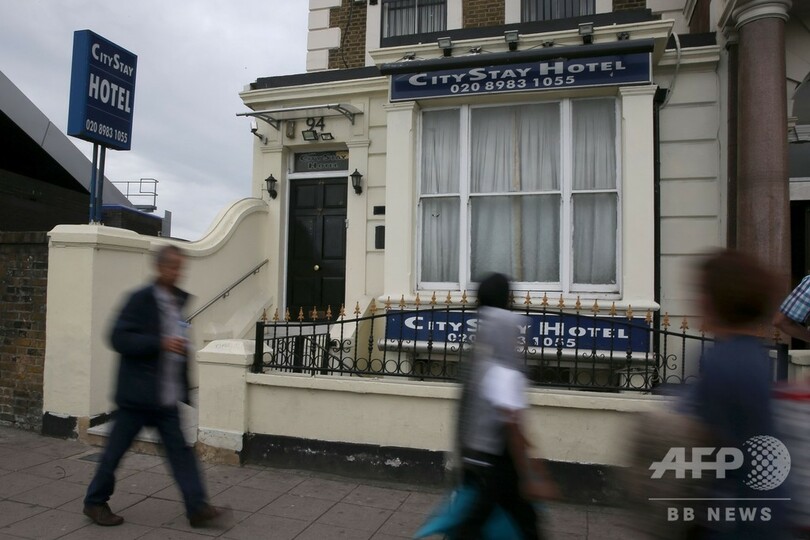 スパイ襲撃犯と英が名指しのロシア人2人、TVで「観光」主張