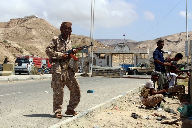 イエメン警察施設に爆弾攻撃、47人死亡 ISが犯行声明