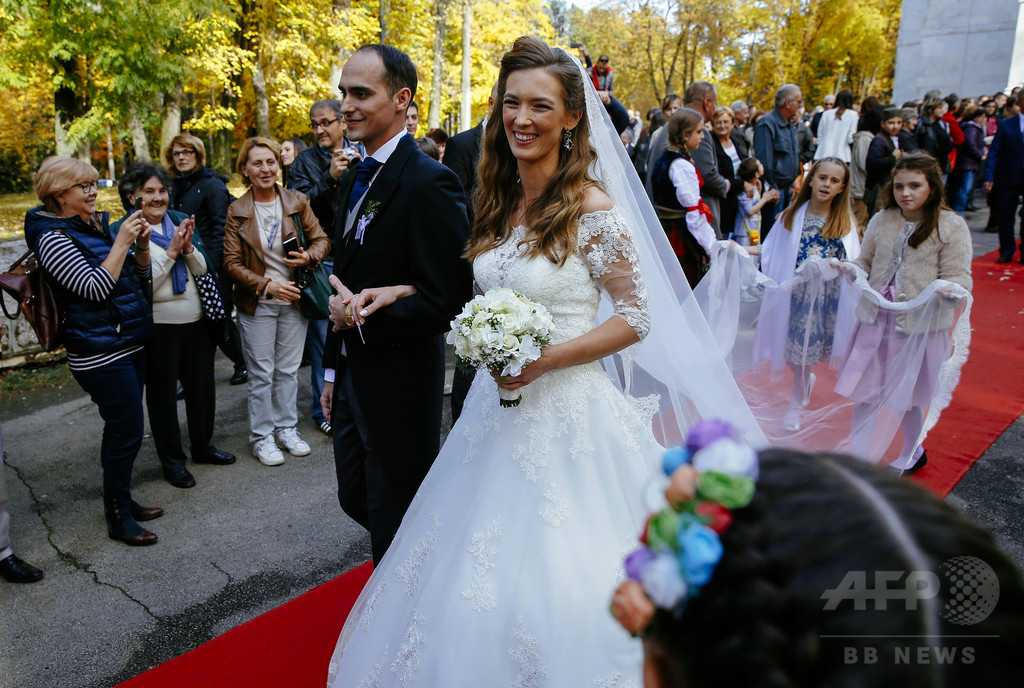 旧ユーゴスラビア王家の 王子 ひっそりと結婚式 写真5枚 国際ニュース Afpbb News