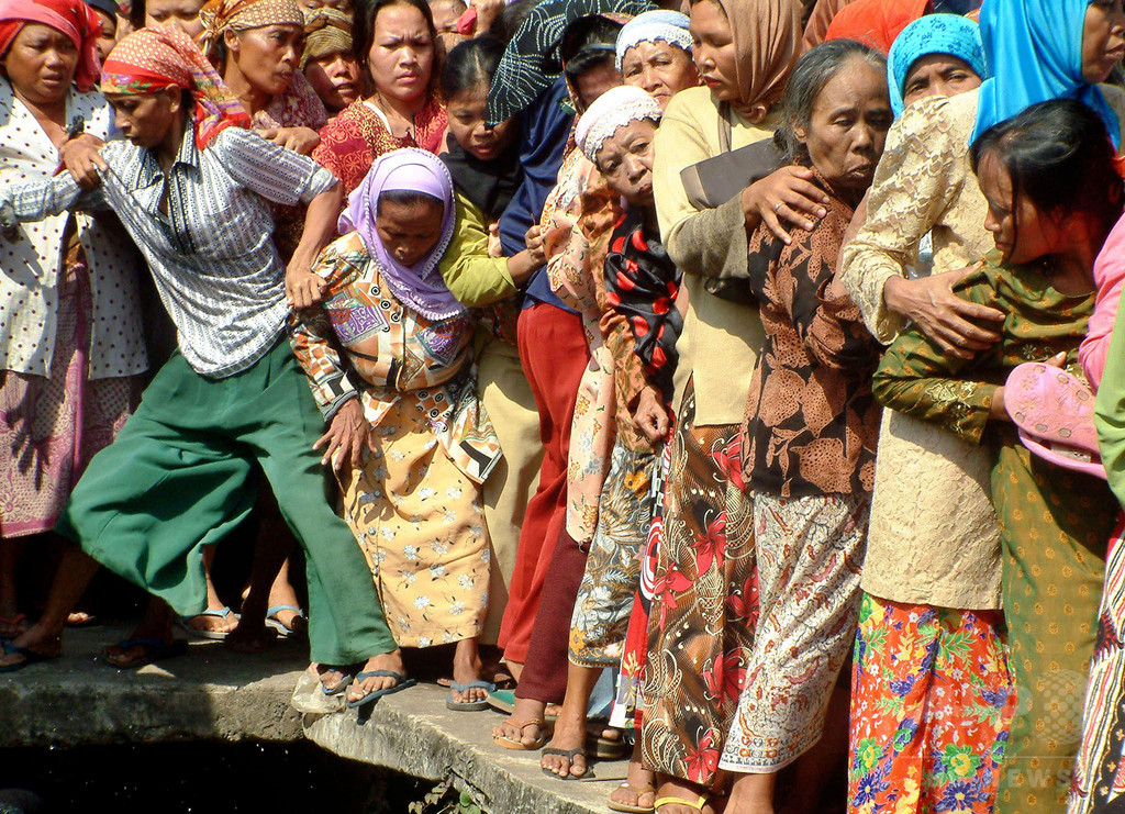 モーリタニアで喜捨の催し中に転倒事故、女性8人死亡 モーリタニアで喜捨の催し中に転倒事故、女性8人死亡