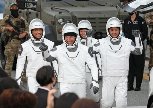 図解】スペースXのカプセル型宇宙船「クルードラゴン」 写真6枚