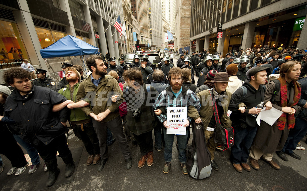国際ニュース：AFPBB NewsNY｢オキュパイ」デモがウォール街を占拠、2万人行進も 米国