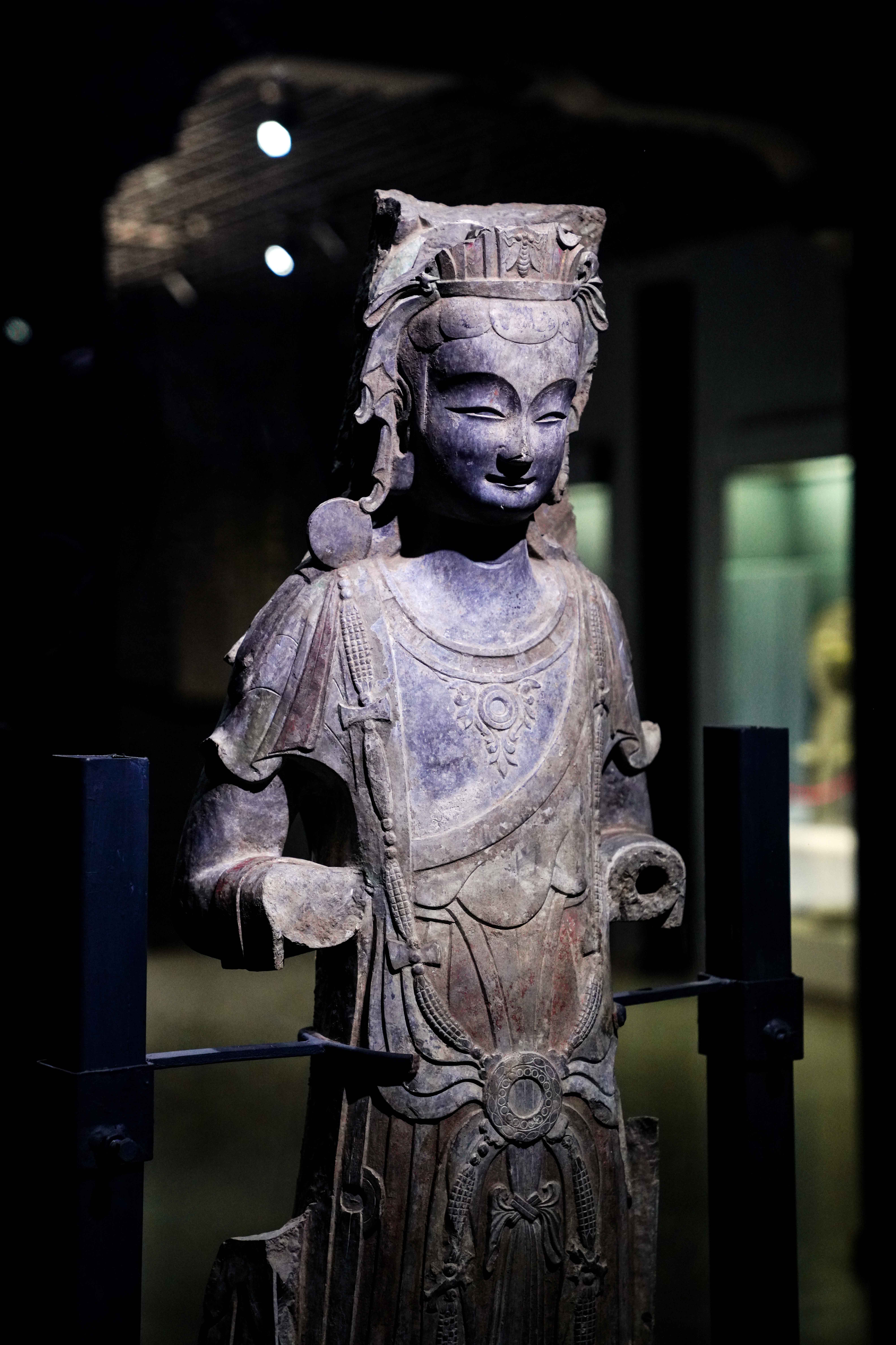中国山東省の仏像 端正な表情が魅力 穴蔵から見つかった精巧な仏像たち 中国・山東