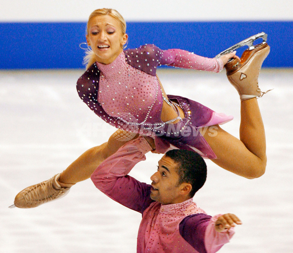 サフチェンコ ショルコウィー組 Spに続きfsもトップでnhk杯 ペアを制す 写真5枚 国際ニュース Afpbb News