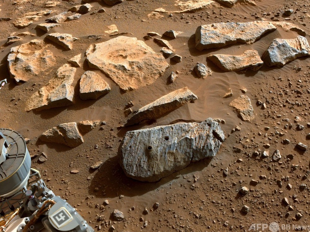 火星の岩石に水の痕跡 生命存在した可能性高まる NASA