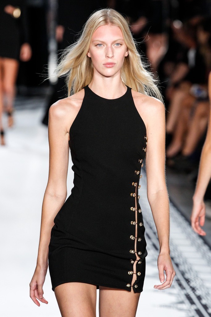 アンソニー・バカレロとコラボ、「ヴェルサス ヴェルサーチ」15年春夏