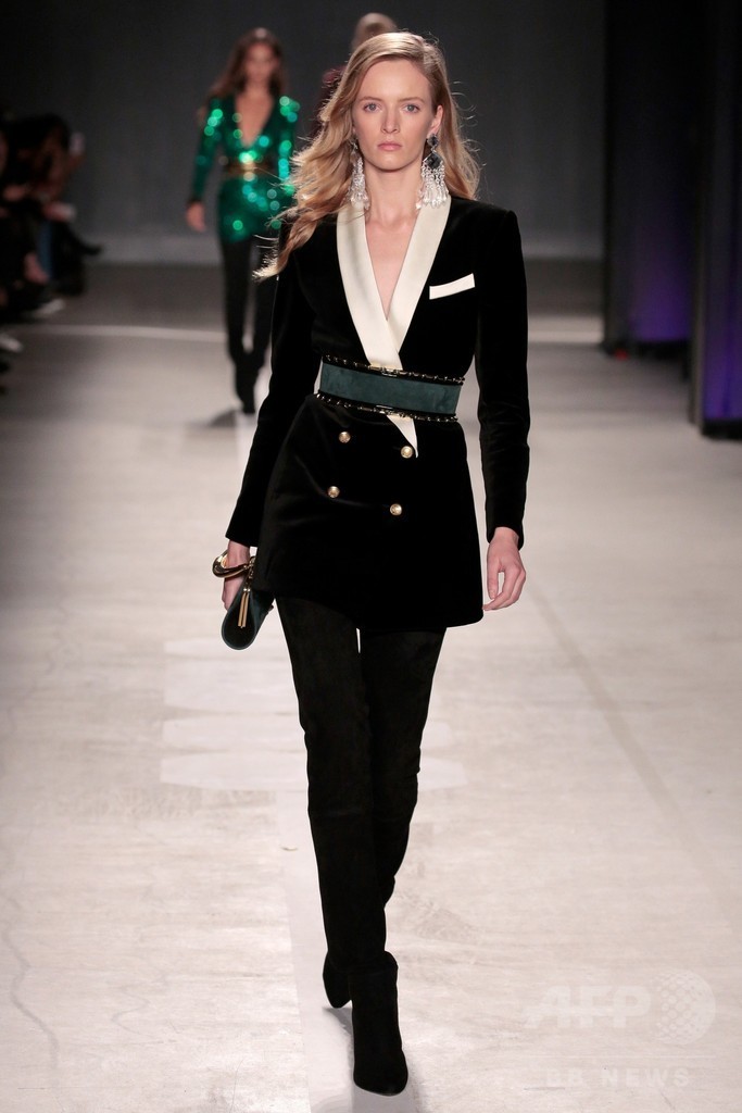 「バルマン×H&M」ファッションショー、ニューヨークで開催