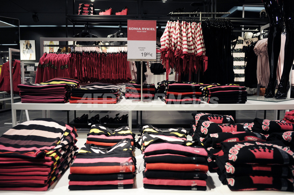 H&Mとソニア・リキエルのコラボウェア発売開始、パリに長蛇の列