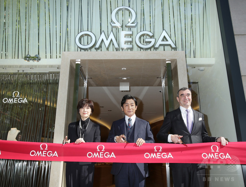 「オメガブティック心斎橋」リニューアル、片岡愛之助がテープカット