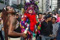 ブラジル・サンパウロ（Sao Paulo）で10日、毎年恒例の「ゲイ・プライド・パレード（Gay Pride Parade）」が開かれた。「ホモフォビア（同性愛嫌悪）は治療できる（Homophobia has cure）」とのテーマの下、およそ300万人がパレードに参加した（2012年6月10日撮影）。(c)AFP/Yasuyoshi CHIBA
