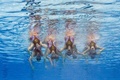 スペイン・バルセロナ（Barcelona）で開催されている第15回世界水泳選手権（15th FINA World Championships）。水中カメラで撮影されたシンクロナイズドスイミング・チームの演技の様子。

チームテクニカルルーティン（TR）予選で演技するスペインの選手（2013年7月20日撮影）。(c)AFP/FRANCOIS XAVIER MARIT