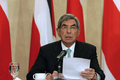 コスタリカの首都サンホセ（San Jose）の大統領官邸で記者会見するオスカル・アリアス・サンチェス（Oscar Arias Sanchez）大統領（2009年7月22日撮影）。(c)AFP/Mayela Lopez