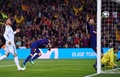 17-18スペイン1部リーグ第36節、FCバルセロナ対レアル・マドリード。先制ゴールを決めるFCバルセロナのルイス・スアレス（2018年5月6日撮影）。(c)AFP PHOTO / Josep LAGO
