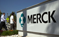 米製薬大手メルクのロゴ（2013年10月2日撮影、資料写真）。(c)Kena Betancur / GETTY IMAGES NORTH AMERICA / AFP