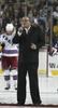 写真は、試合前に「God Bless America」を歌うテノール歌手の%%Ronan Tynan%%。 (c)AFP/Getty Images Rick Stewart