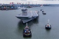 インド南部ケララ州コチを出港する国産空母「ビクラント」。インド海軍提供（2021年8月4日撮影、公開）。(c)AFP PHOTO /Indian Navy