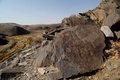 イラク中部ホメイン郊外の丘陵地帯で発見された古代の岩壁画（2016年10月24日撮影）。(c)AFP/ATTA KENARE