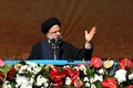 イラン革命から44年を迎え、首都テヘラン市内のアザディ広場で演説するイブラヒム・ライシ大統領。イラン大統領府提供（2023年2月11日撮影）。(c)AFP PHOTO / HO / IRANIAN PRESIDENCY