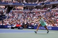 全米オープンテニス、女子シングルス決勝。リターンを打つイガ・シフィオンテク（2022年9月10日撮影）。(c)Al Bello/Getty Images/ AFP