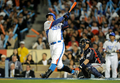 第2回ワールド・ベースボール・クラシック（%%2009 World Baseball Classic%%）決勝、日本戦で4回に右飛に倒れる韓国の金泰均（%%Kim Tae-Kyun%%、キム・テギュン）。（2009年3月23日撮影）(c)AFP/Getty Images/Kevork Djansezian
