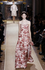 フランス・パリ市内で発表されたヴァレンティノ（VALENTINO）の12年春夏オートクチュールコレクション（2012年1月25日撮影）。(c)AFP/ALEXANDER KLEIN