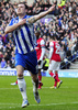 イングランド、FAカップ2012-13（FA Cup 2012-13）は27日、4回戦が各地で行われ、アーセナル（Arsenal）が3-2でブライトン・アンド・ホーヴ・アルビオンFC（Brighton &amp; Hove Albion FC）を下し、5回戦に進出した。

前半33分に得点を挙げ歓喜するブライトン・アンド・ホーヴ・アルビオンFCのアシュリー・バーンズ（Ashley Barnes、2013年1月26日撮影）。(c)AFP/GLYN KIRK