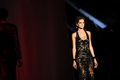 イタリア・ミラノ市内で発表された「ロベルト カヴァリ（Roberto Cavalli）」12年春夏コレクション（2011年9月26日撮影）。(c)AFP/FILIPPO MONTEFORTE