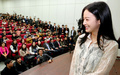 韓国のソウル大学（Seoul National University）で14日、就職フェアが開催され、同大学出身の女優、キム・テヒ（Kim Tae-Hee）が出席した（2013年3月14日撮影）。(c)STARNEWS