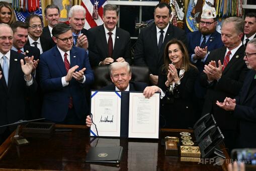 トランプ氏、つなぎ予算案に署名 政府閉鎖解除 写真6枚 国際ニュース