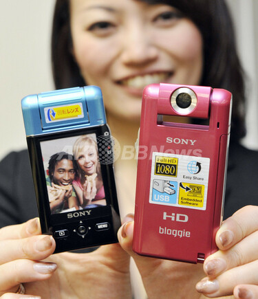 ソニー、フルHDの携帯カメラ「ブロギー」2機種 写真2枚 国際ニュース