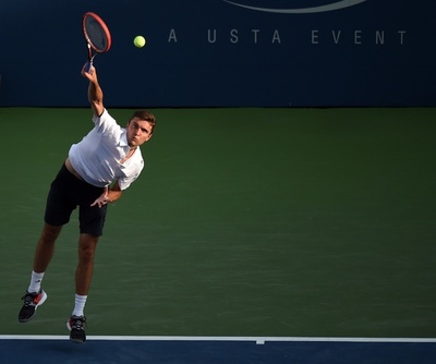 シモン、ボールガールにサーブを当て「10回」謝罪