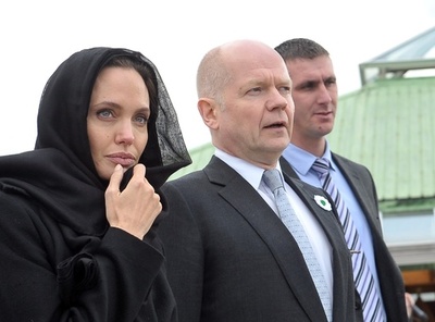 A・ジョリーさん、スレブレニツァ虐殺記念館を訪問