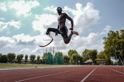 なたで切られた過去を越えて 東京パラのメダル夢見る仏選手