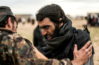 シリアのクルド当局、IS戦闘員裁く国際法廷の設置要求 米は出身国への送還を主張