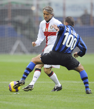 インテル 創立100周年を記念してエキシビションマッチを開催