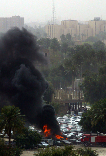 バグダッド都心の官庁街で、自動車爆弾テロ - イラク