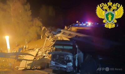 ロシアで橋崩落、少なくとも7人死亡 「違法な干渉の結果」と非難