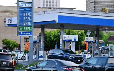 「トランプはどうしようもないばか」米カリフォルニア州民、ガソリン価格急騰に激怒
