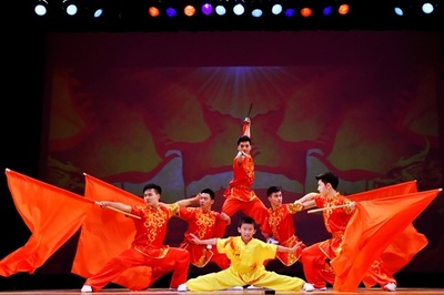 中国学生交流団、都内で伝統芸能を披露