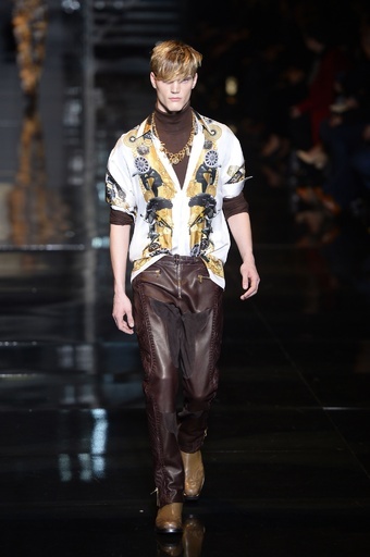 ＜14/15年秋冬ミラノ・メンズコレクション＞ヴェルサーチ