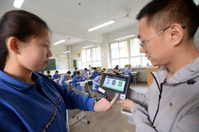 指紋認証や電波妨害装置も、本番さながらの大学入試模試 中国
