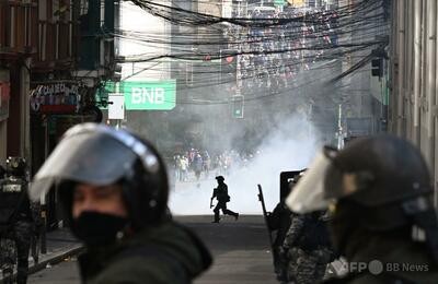 ボリビアで非常事態宣言、6週間に及ぶ反政府デモに軍投入