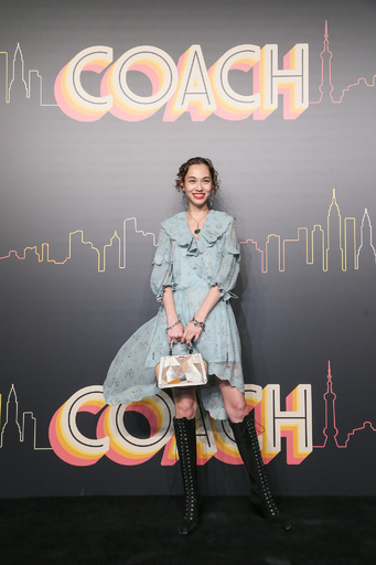 「コーチ」スチュアート・ヴィヴァースによる2019年プレフォール発表、上海